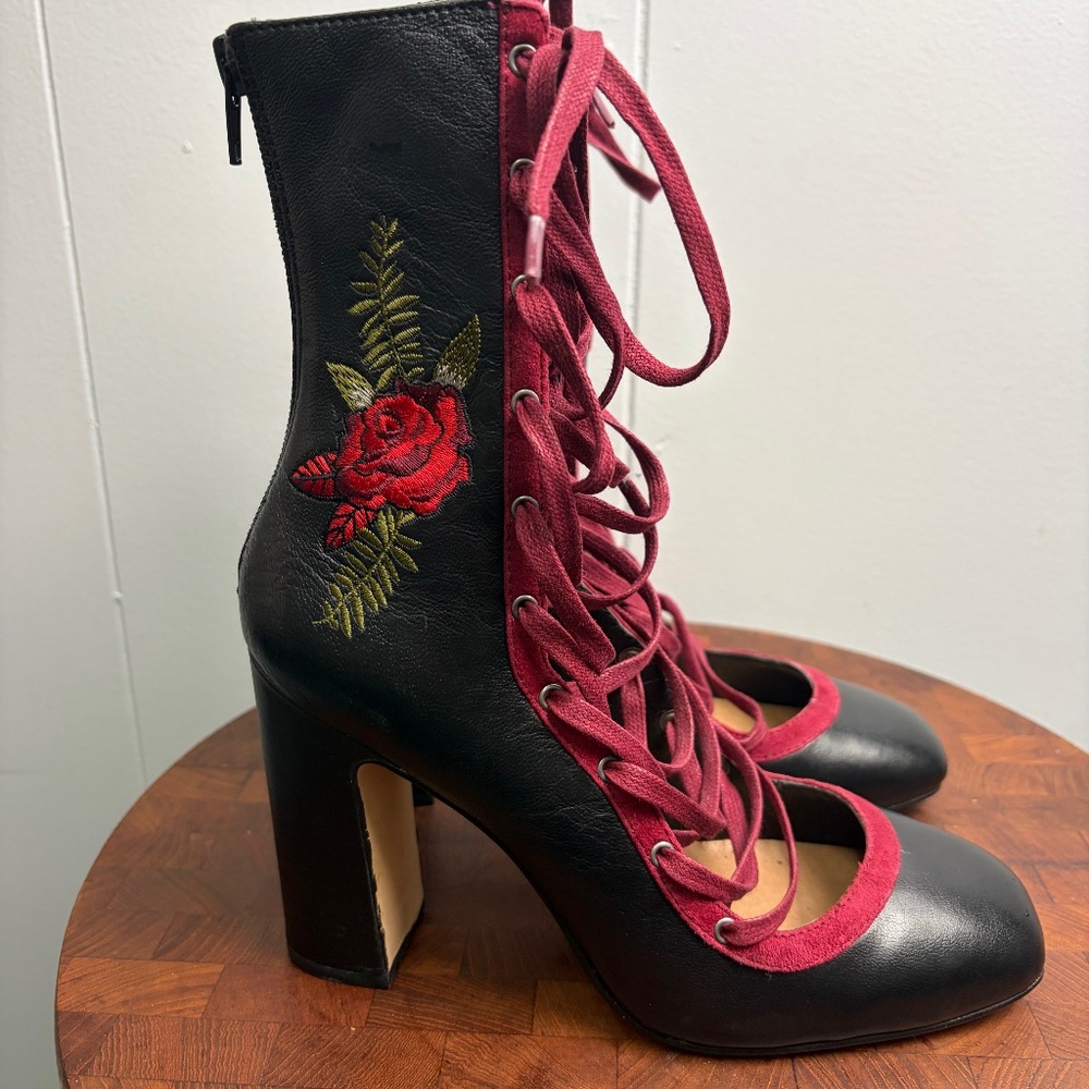 Chinese Laundry Women's Black With Floral Sylvia Lace-Up Dress Pump Size 8.5
